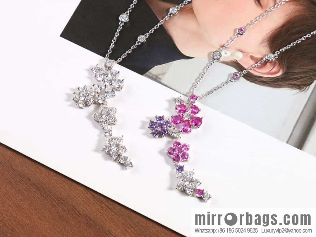 New ☑️ De Beers, flower necklace