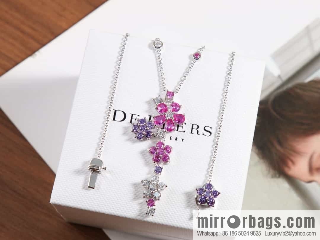 New ☑️ De Beers, flower necklace