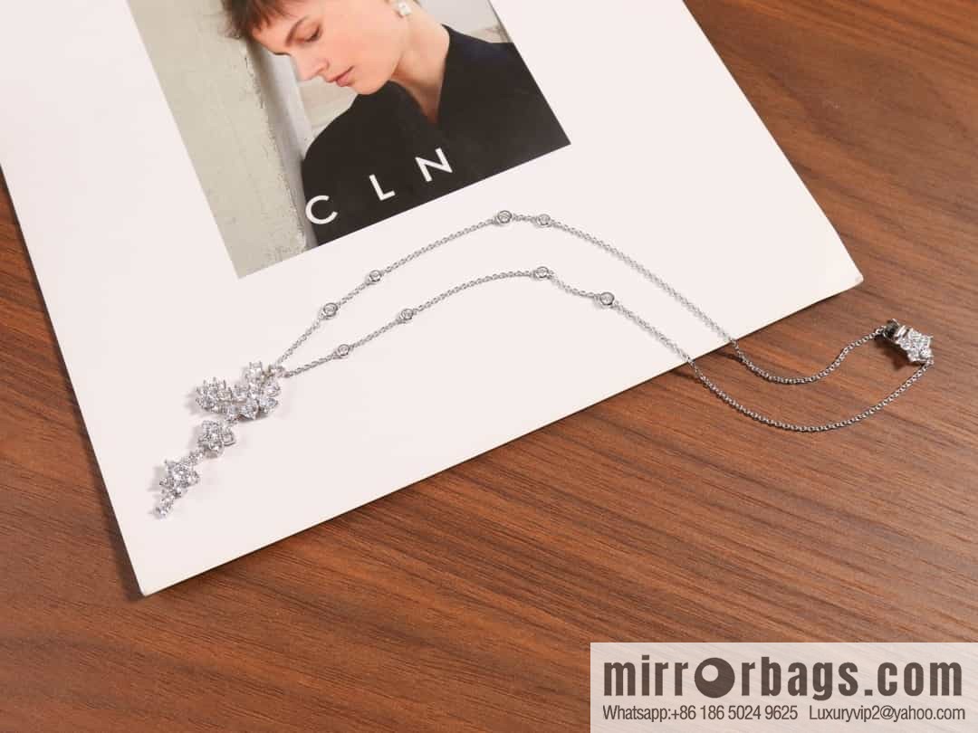 New ☑️ De Beers, flower necklace