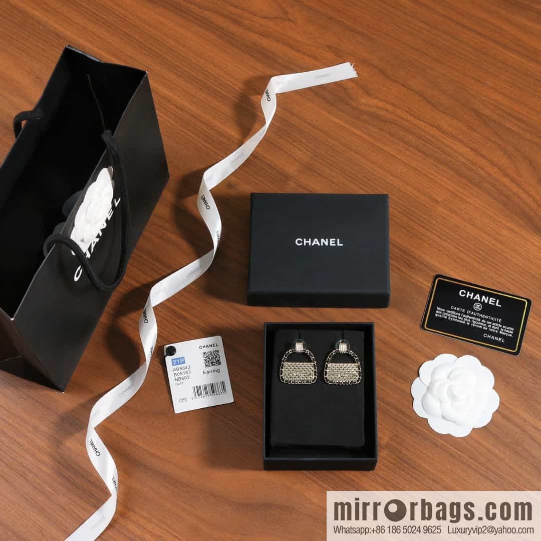 New ☑️ CHANEL CHANEL c1 black leather rope gold bag 👜 stud earrings