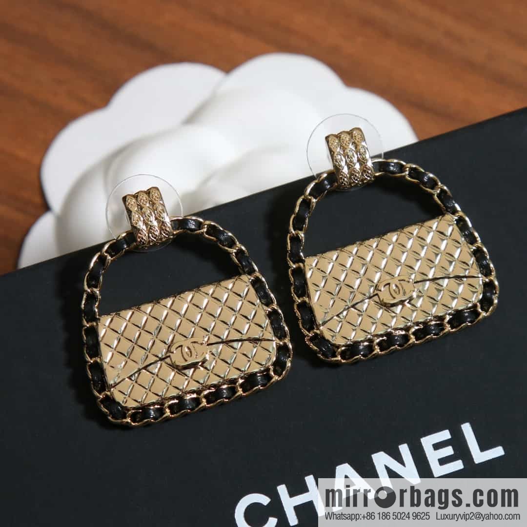 New ☑️ CHANEL CHANEL c1 black leather rope gold bag 👜 stud earrings