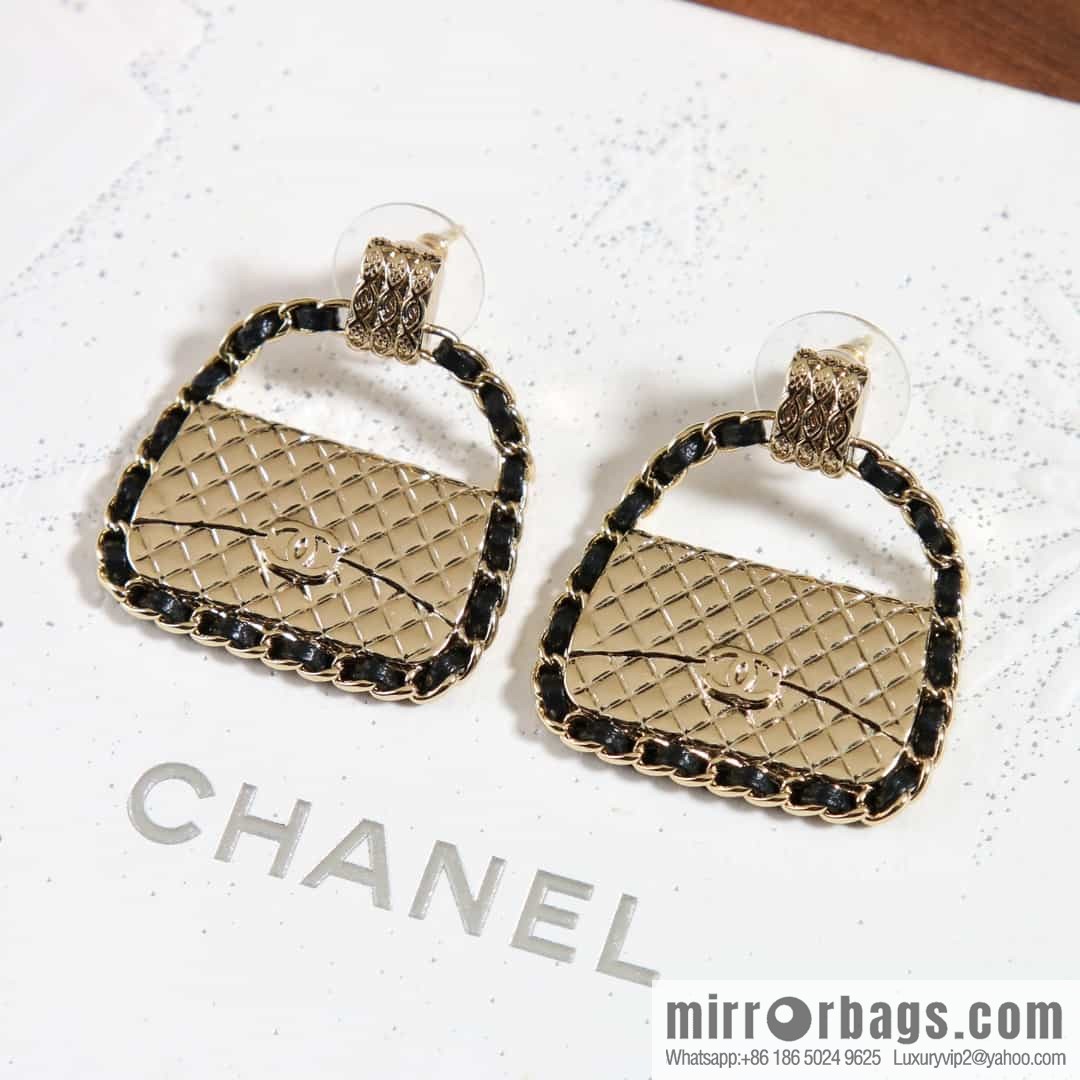 New ☑️ CHANEL CHANEL c1 black leather rope gold bag 👜 stud earrings