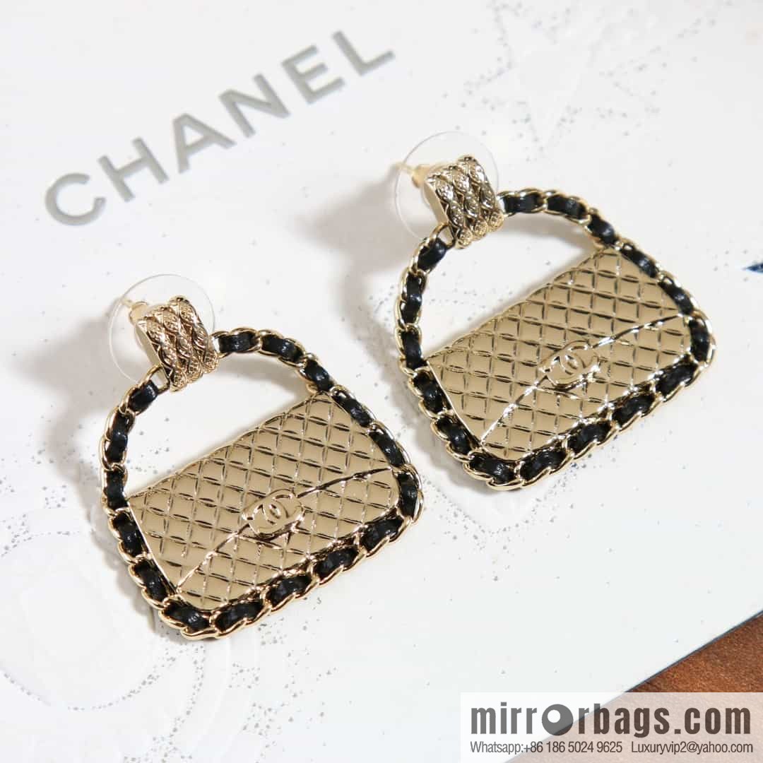 New ☑️ CHANEL CHANEL c1 black leather rope gold bag 👜 stud earrings