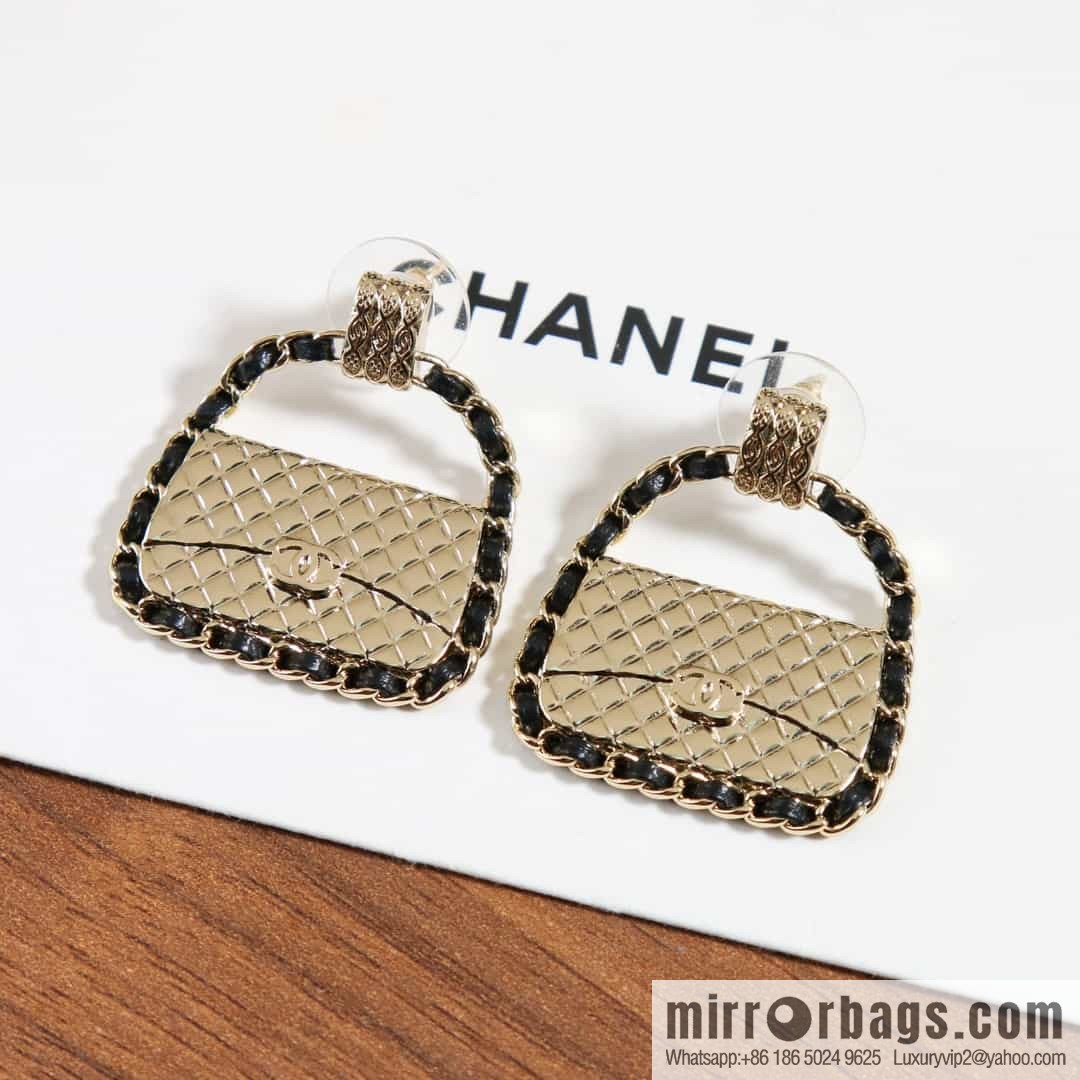 New ☑️ CHANEL CHANEL c1 black leather rope gold bag 👜 stud earrings