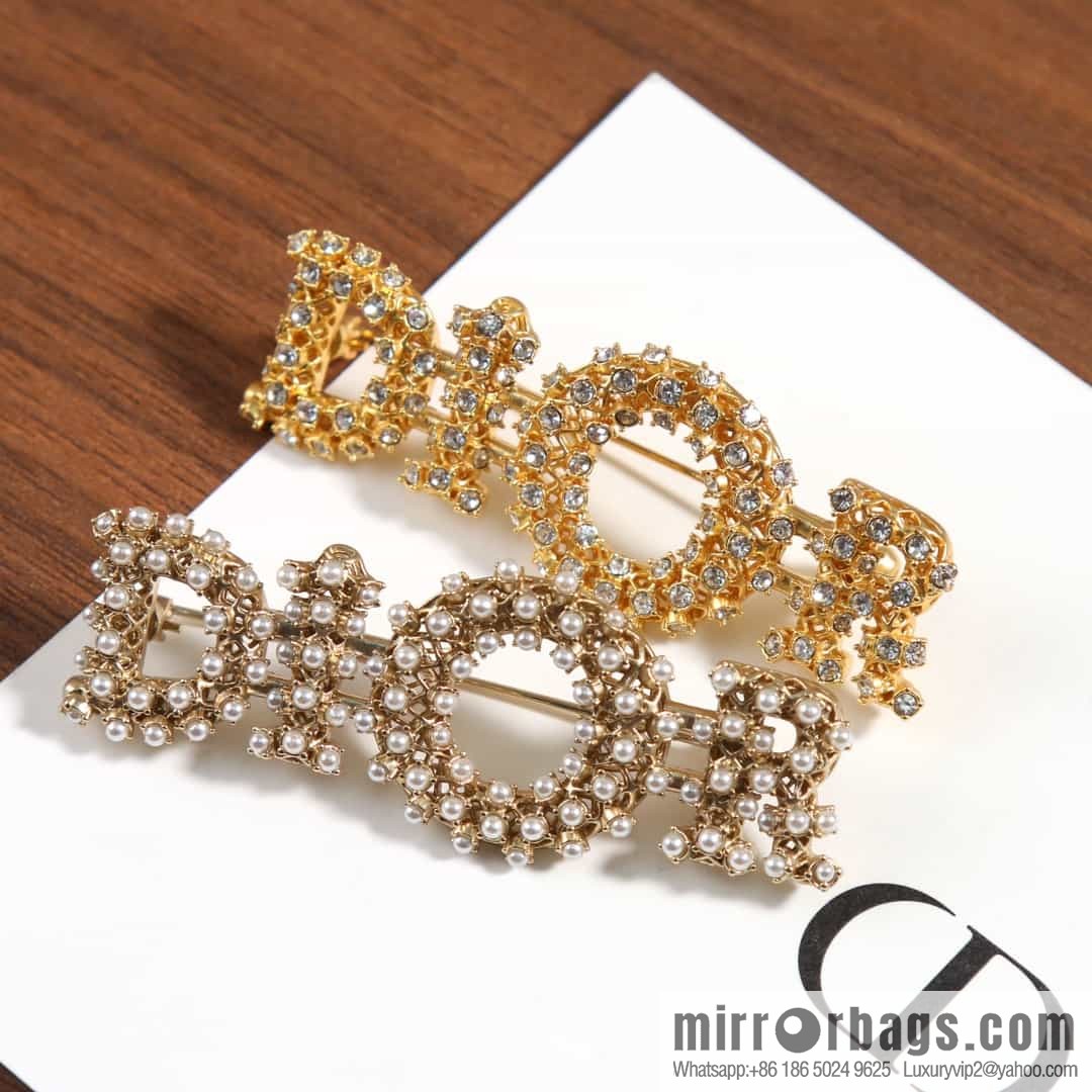 New ☑️ Dior hollowed out full diamond letter brooch