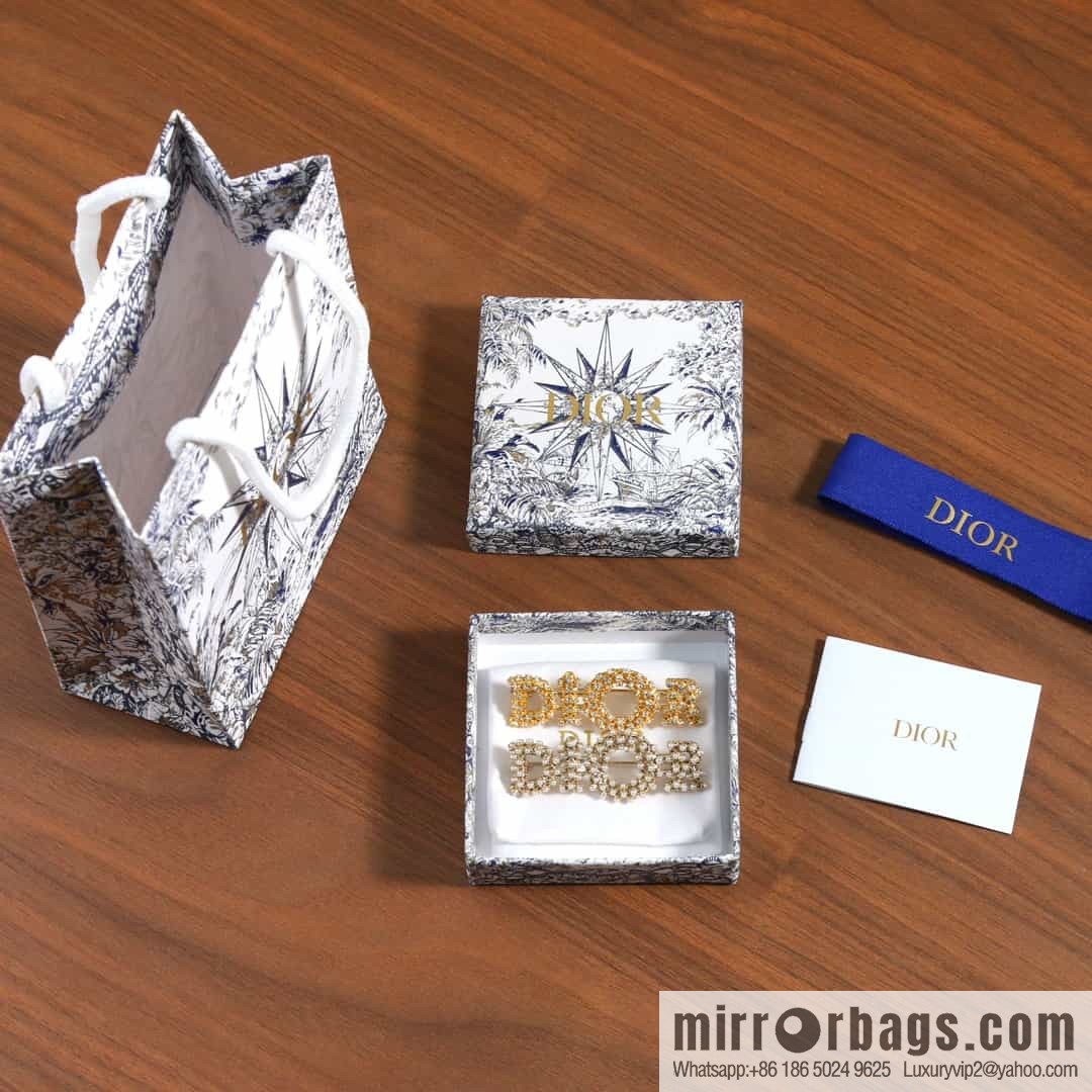New ☑️ Dior hollowed out full diamond letter brooch