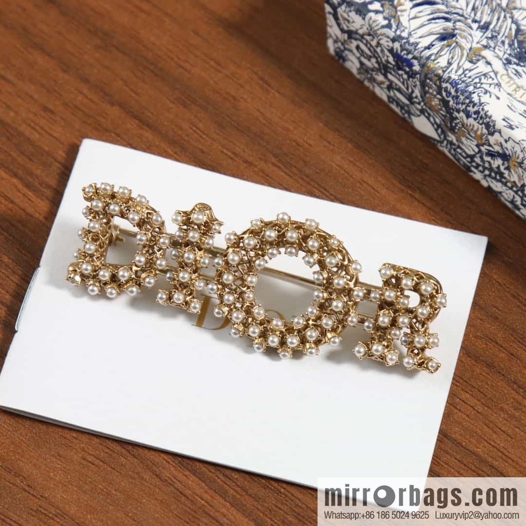 New ☑️ Dior hollowed out full diamond letter brooch