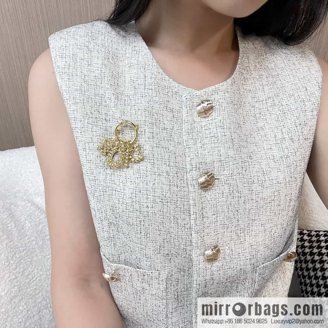 New ☑️ Dior hollowed out full diamond tassel letter brooch