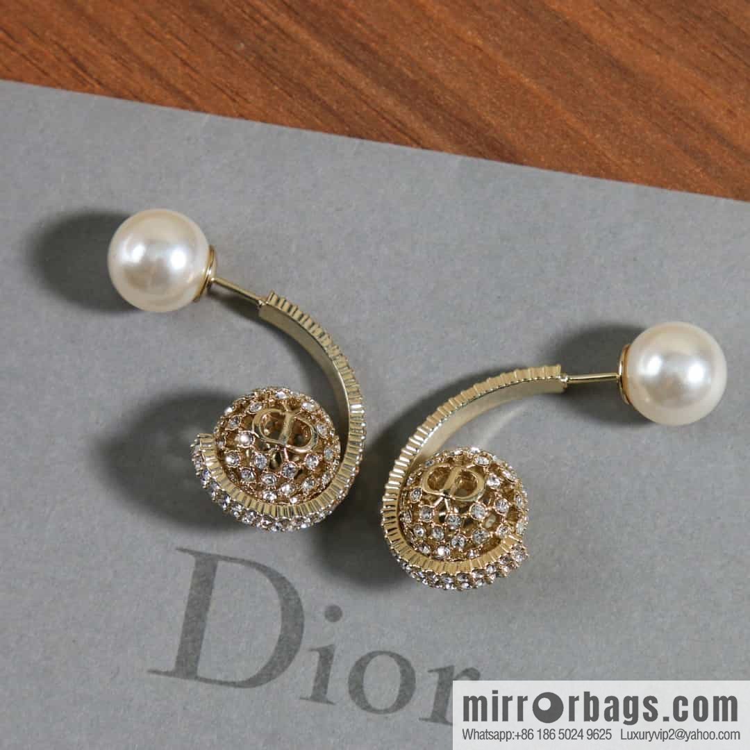 New ☑️ DIOR hollowed out full diamond pearl stud earrings