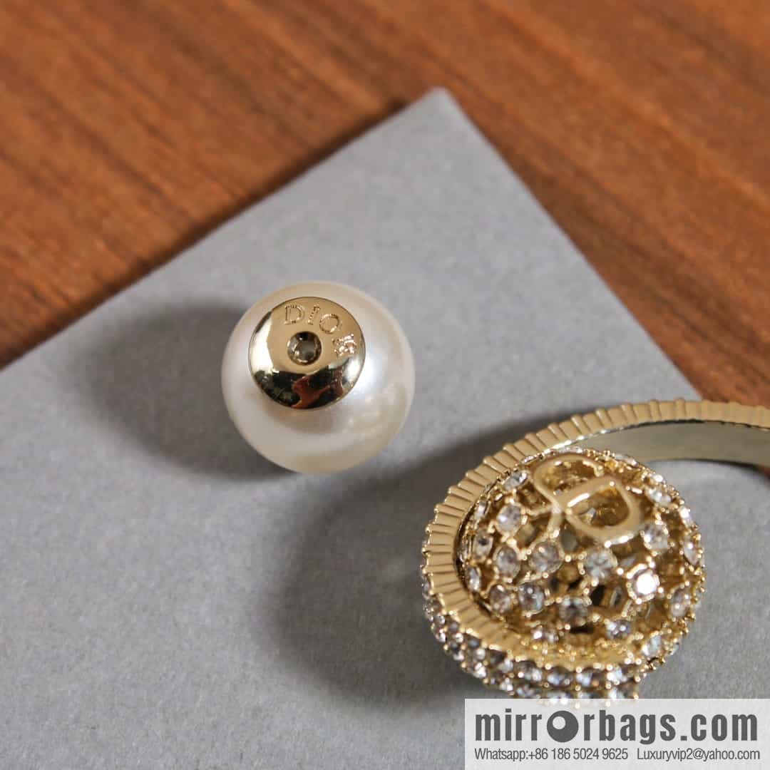 New ☑️ DIOR diamond size pearl stud earrings