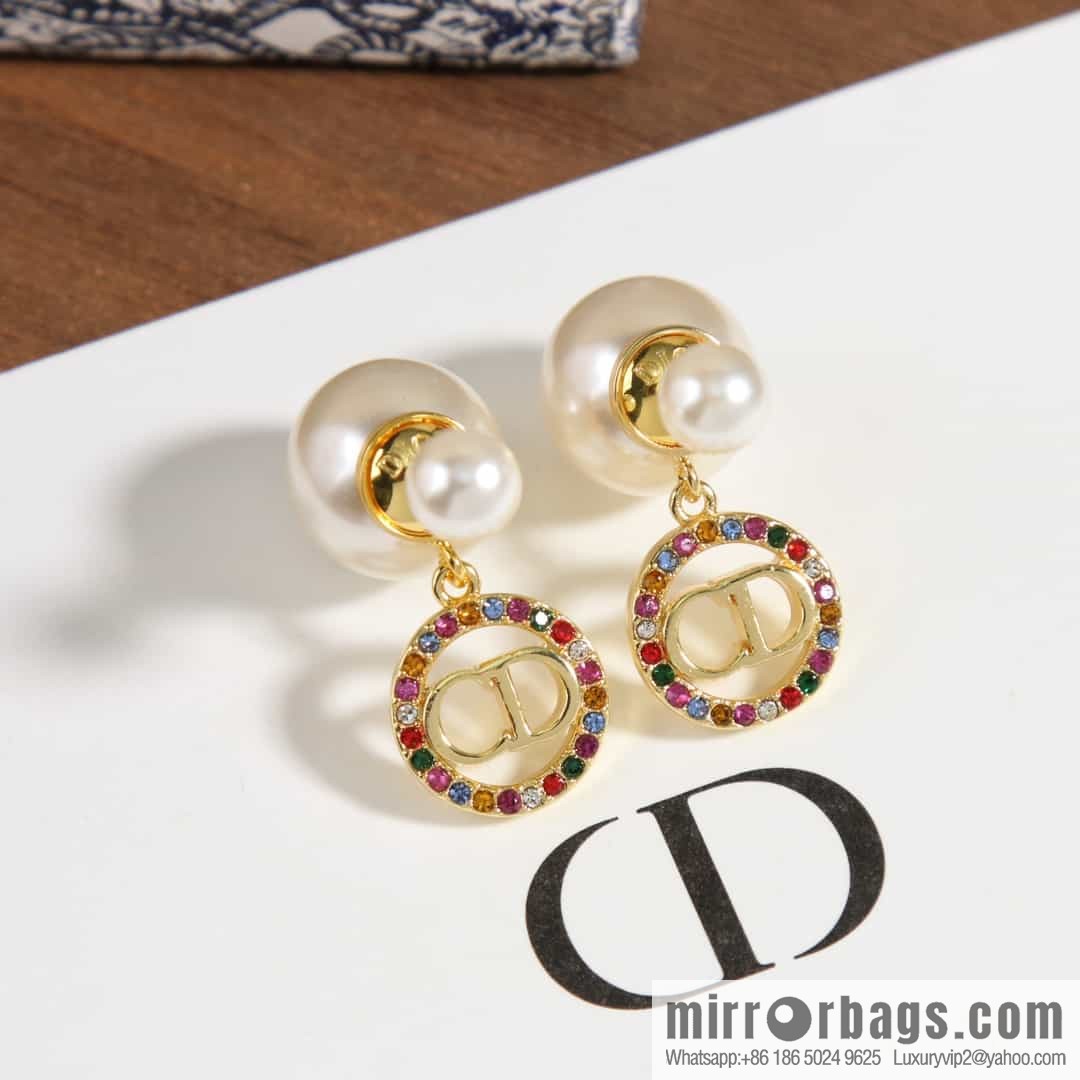New ☑️ DIOR diamond size pearl stud earrings