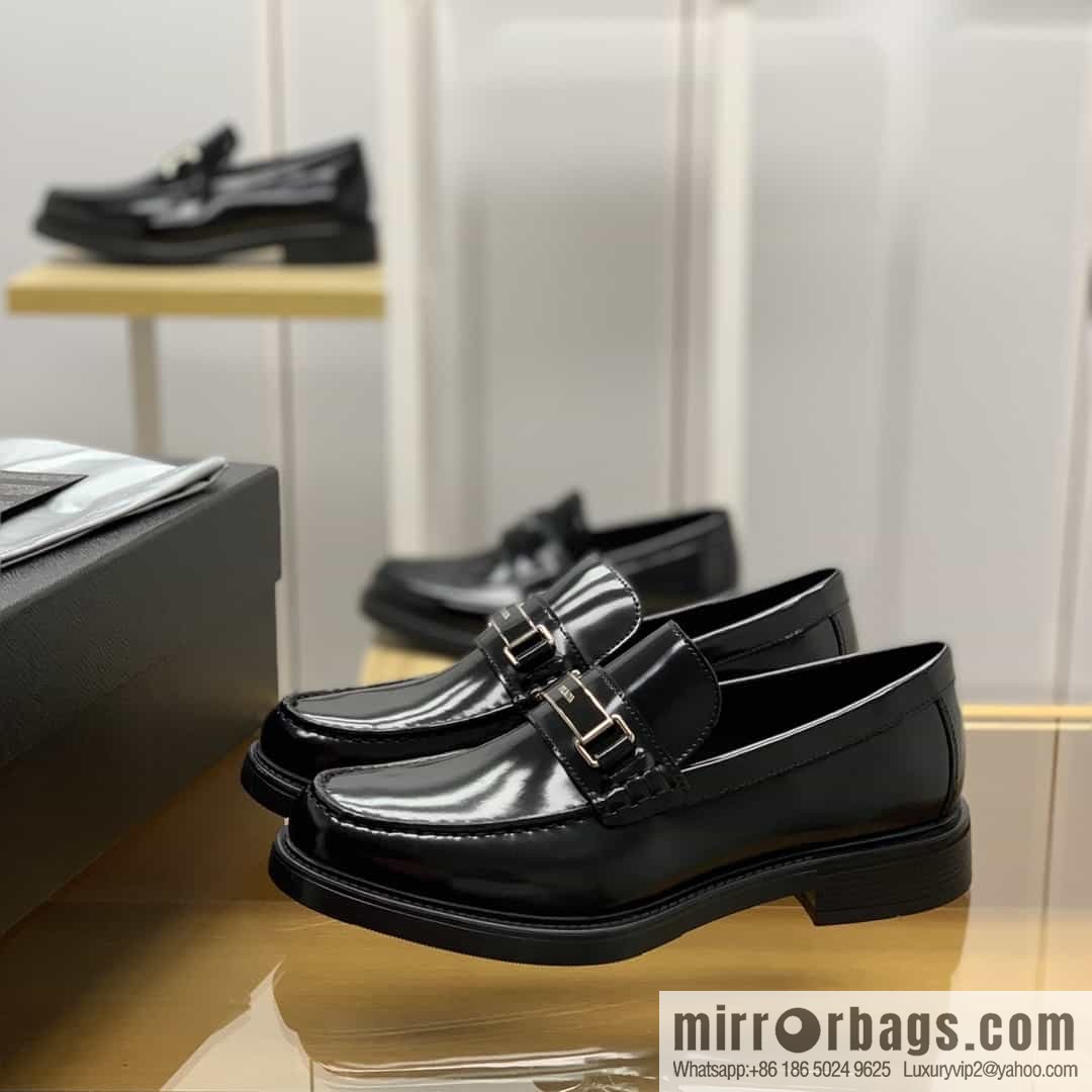 Prada Prada men's loafers crafted in black smooth cow leather (fabric)