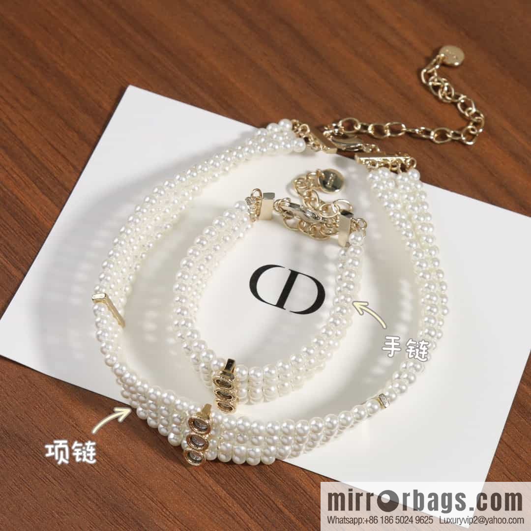 New ☑️ Dior 4-layer pearl necklace, bracelet