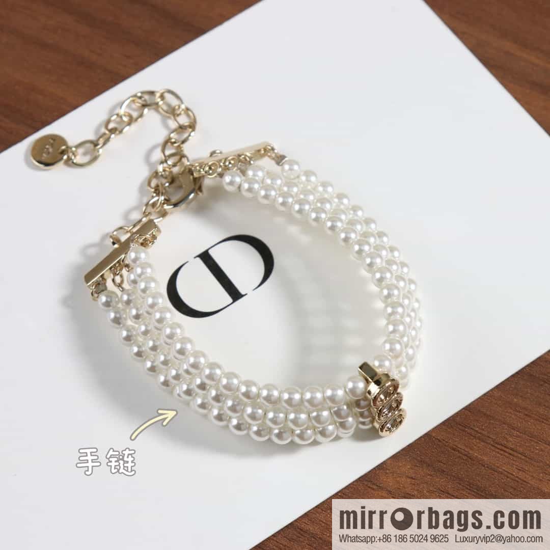 New ☑️ Dior 4-layer pearl necklace, bracelet