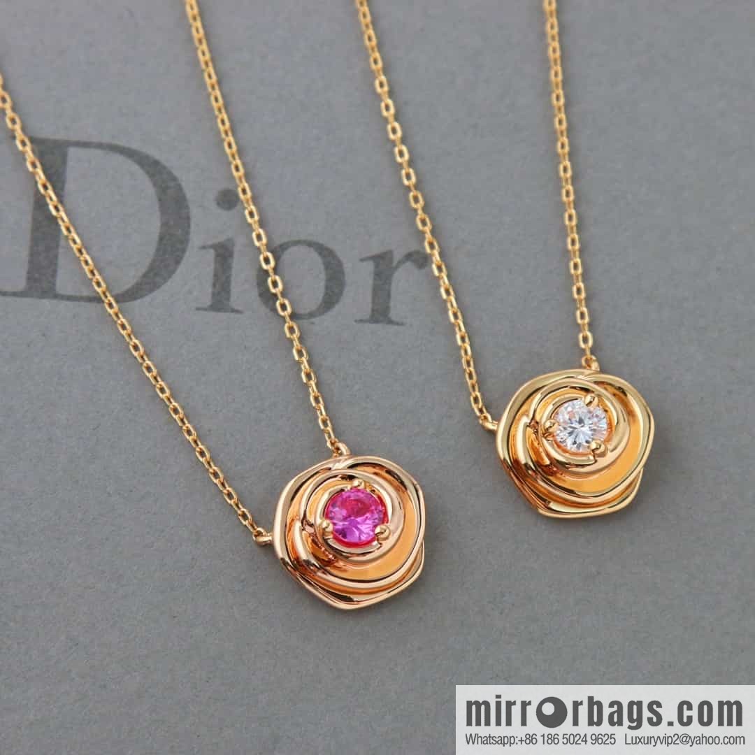 New ☑️ DIOR rose necklace