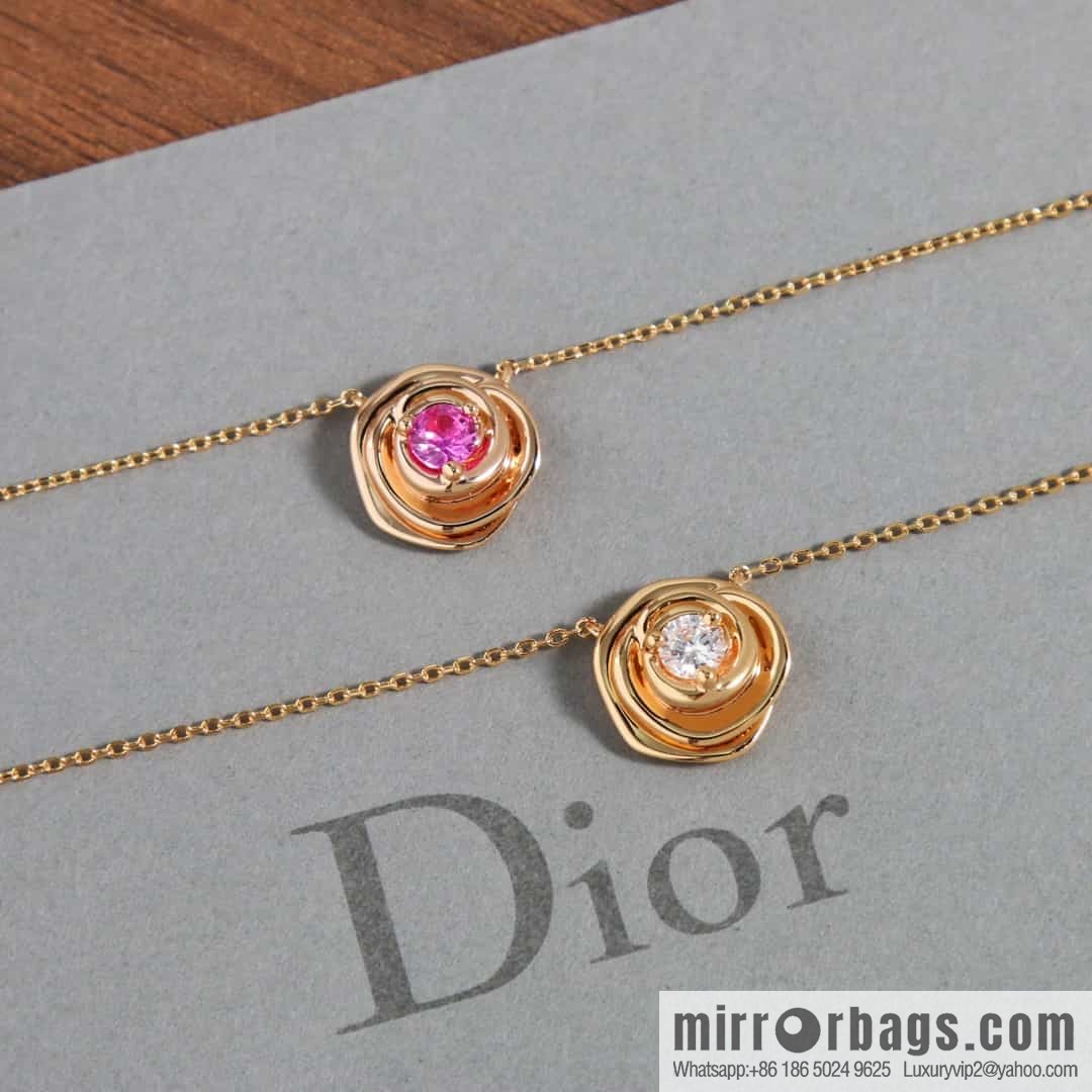 New ☑️ DIOR rose necklace