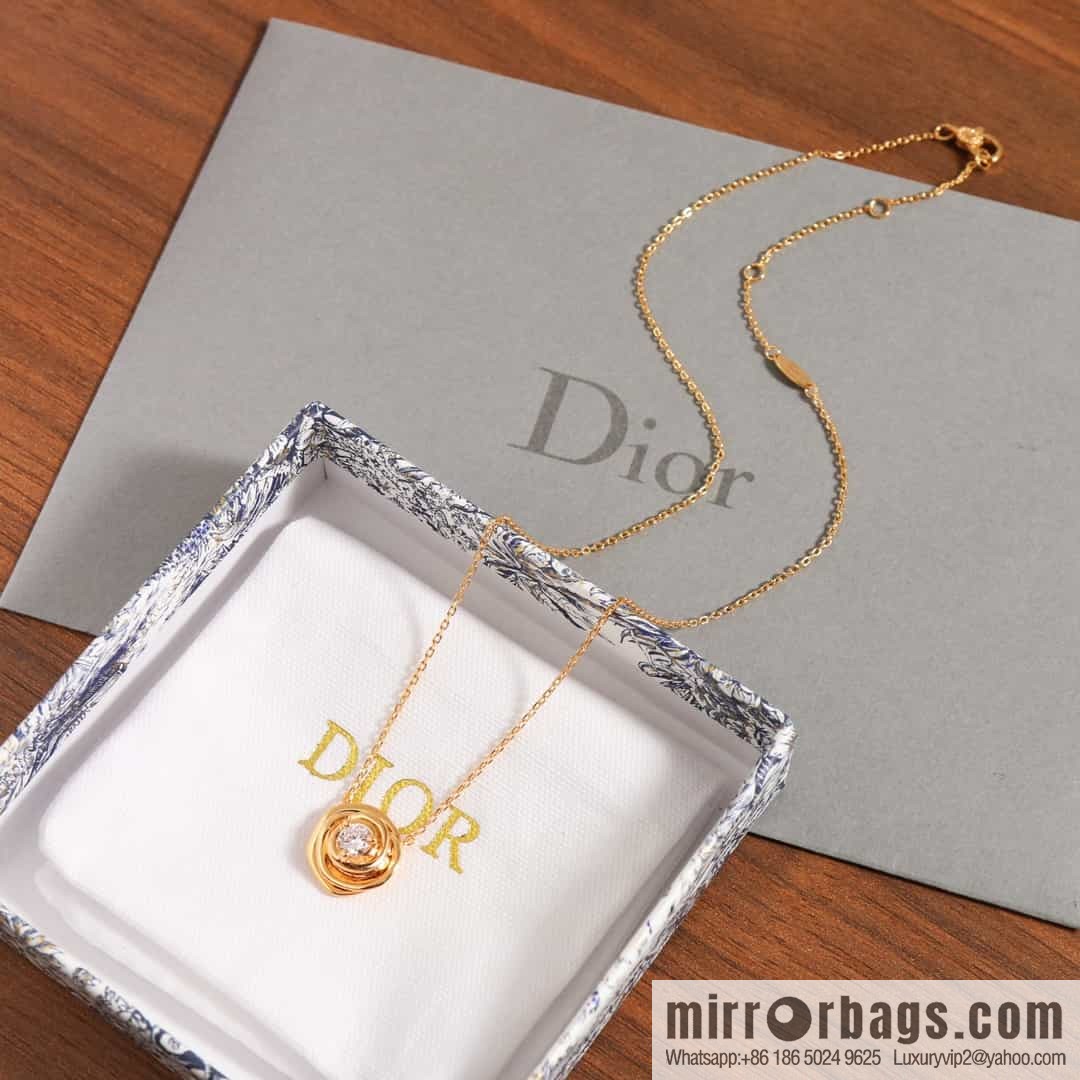 New ☑️ DIOR rose necklace
