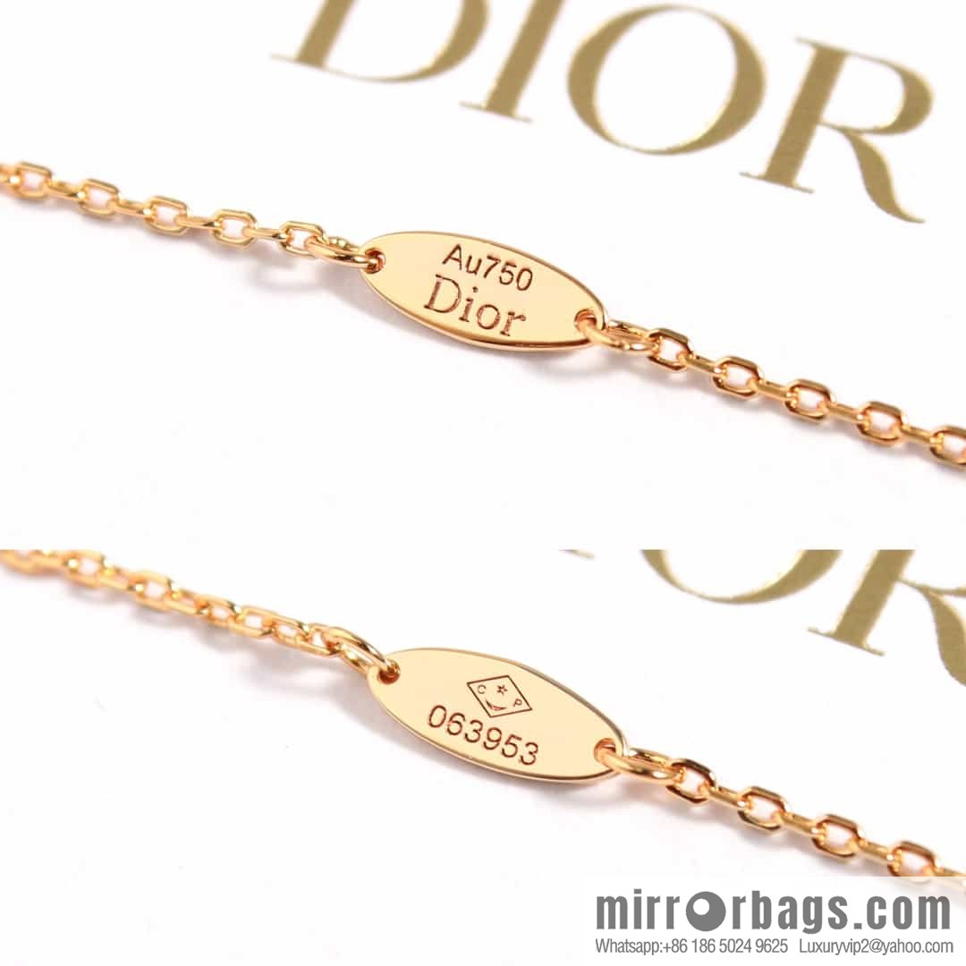 New ☑️ DIOR rose necklace