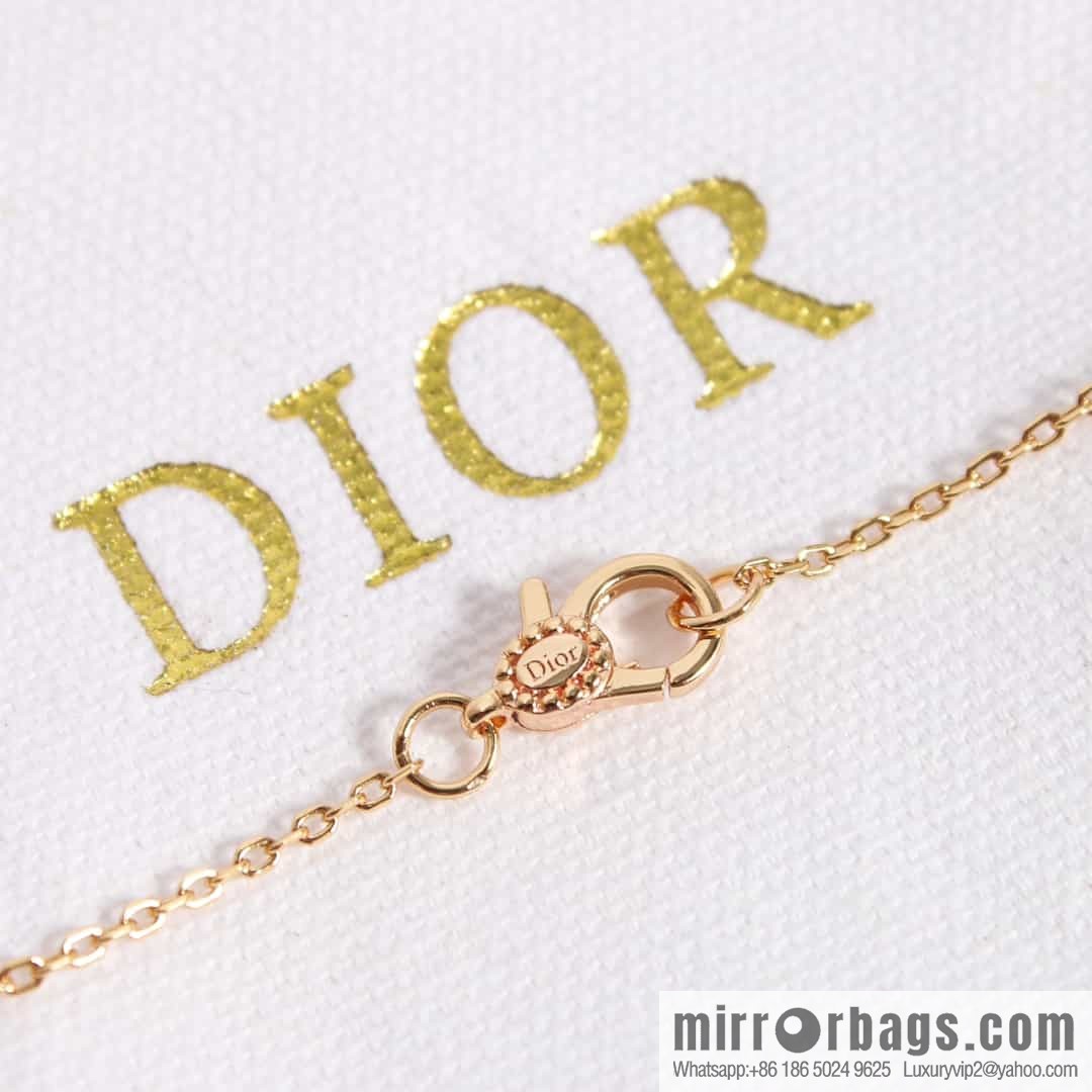 New ☑️ DIOR rose necklace
