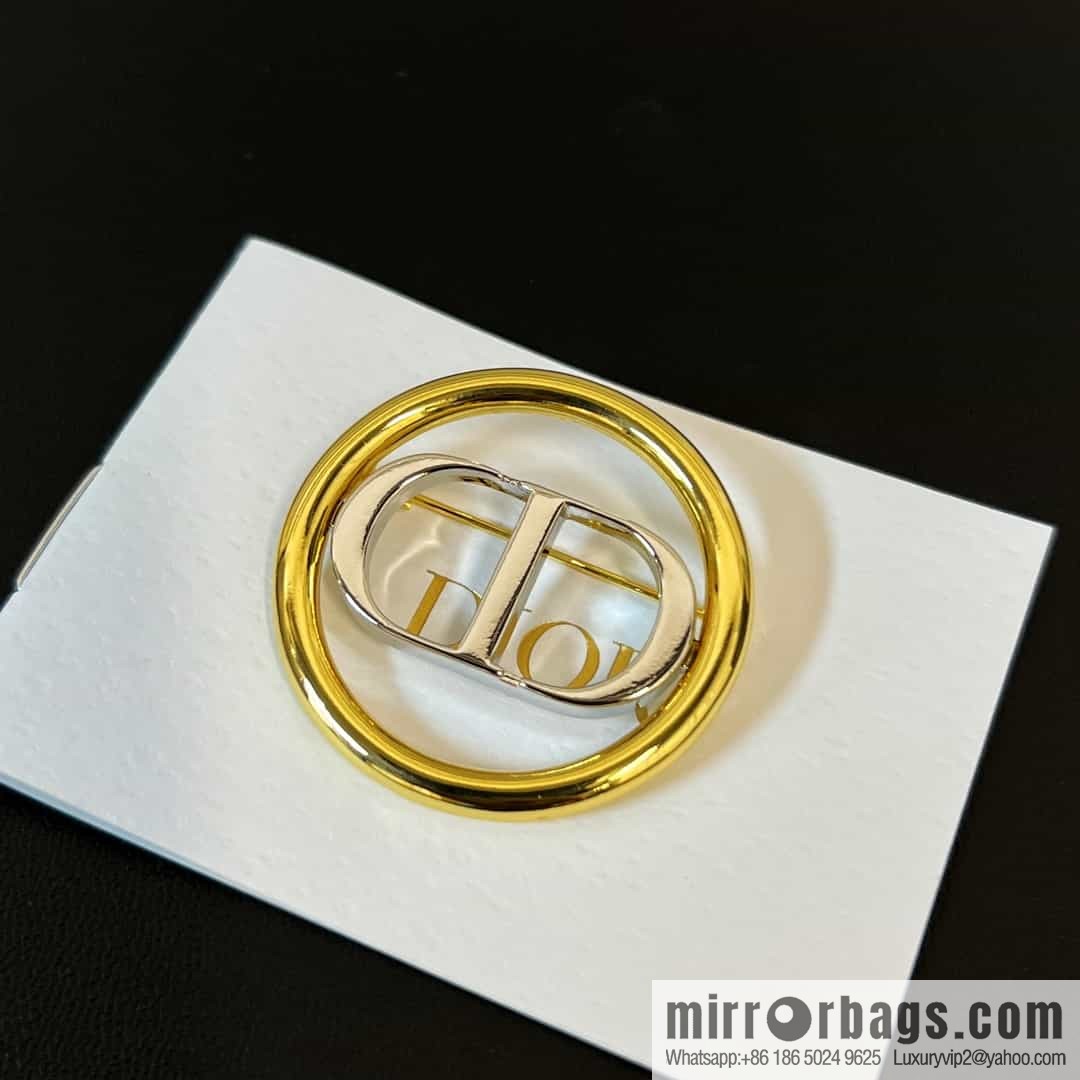New ☑️ DIOR Gold CD Round Brooch