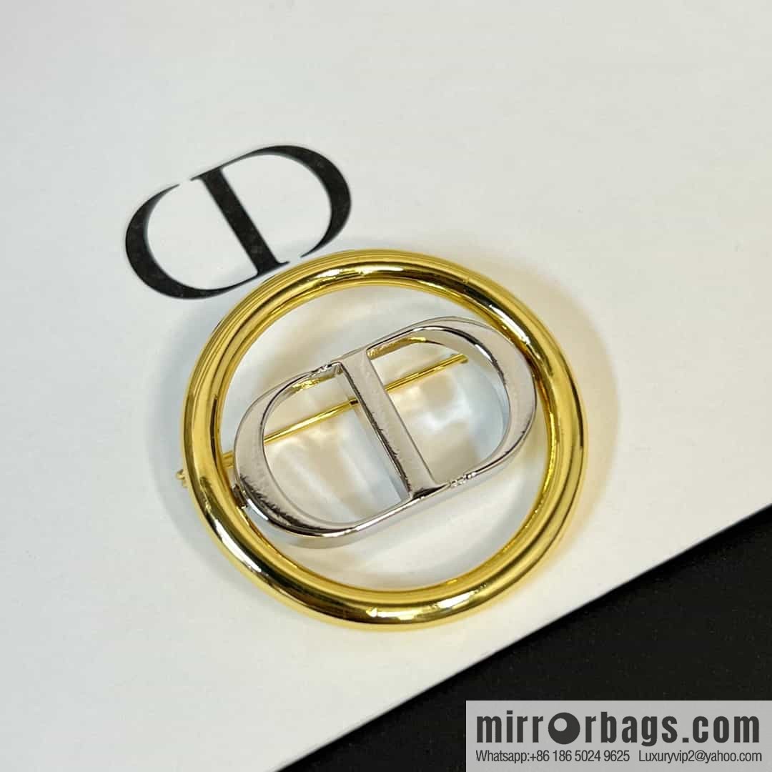 New ☑️ DIOR Gold CD Round Brooch