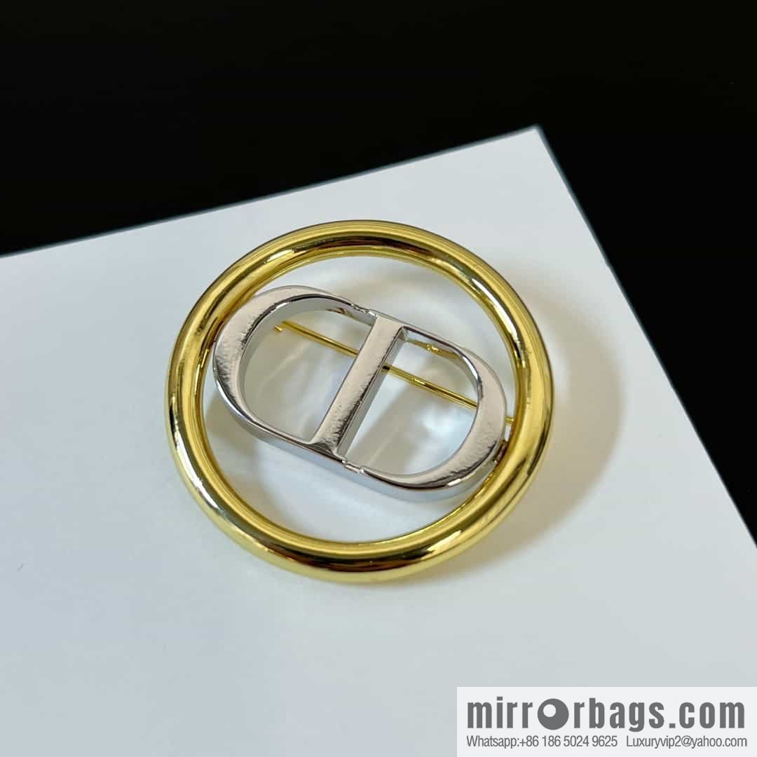 New ☑️ DIOR Gold CD Round Brooch