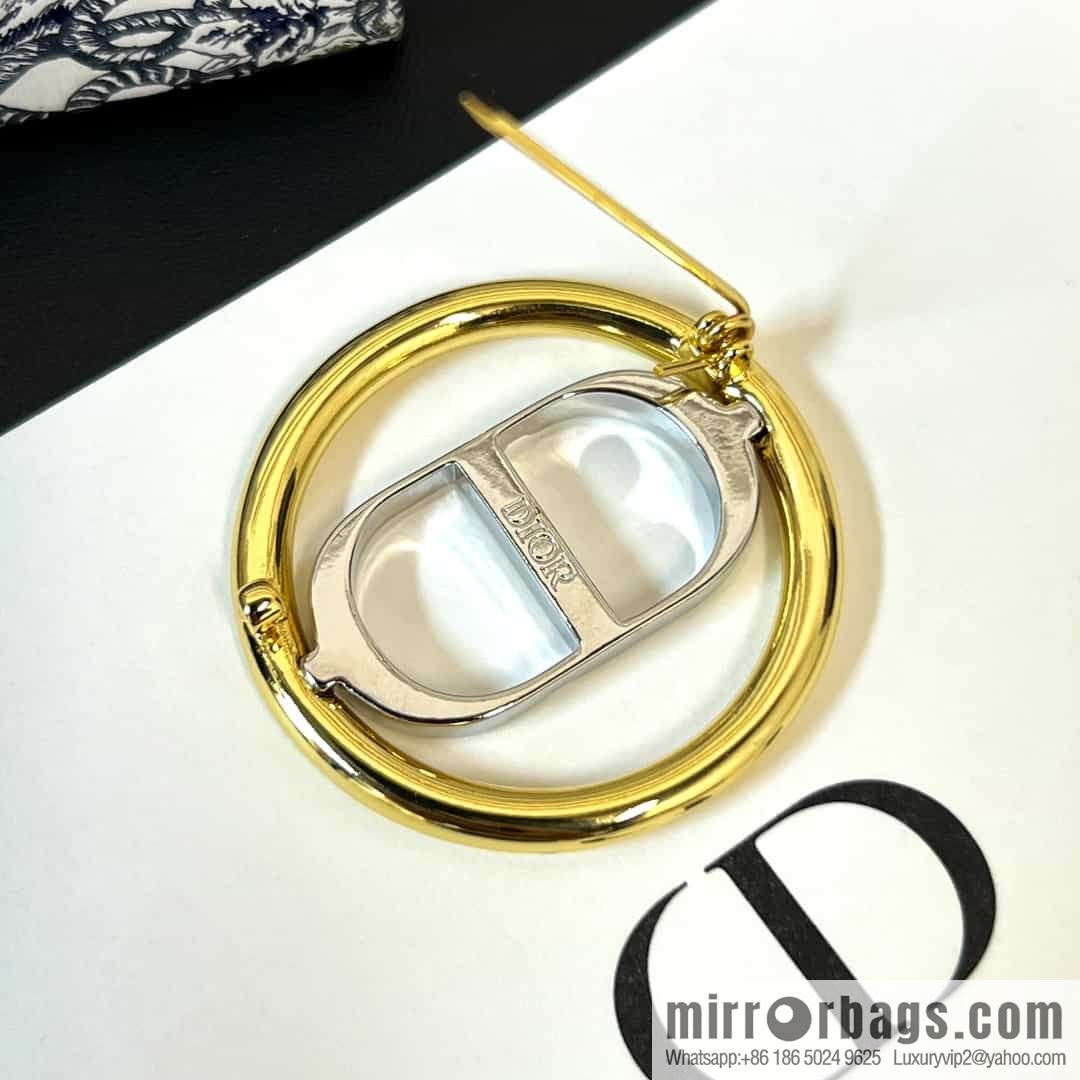 New ☑️ DIOR Gold CD Round Brooch