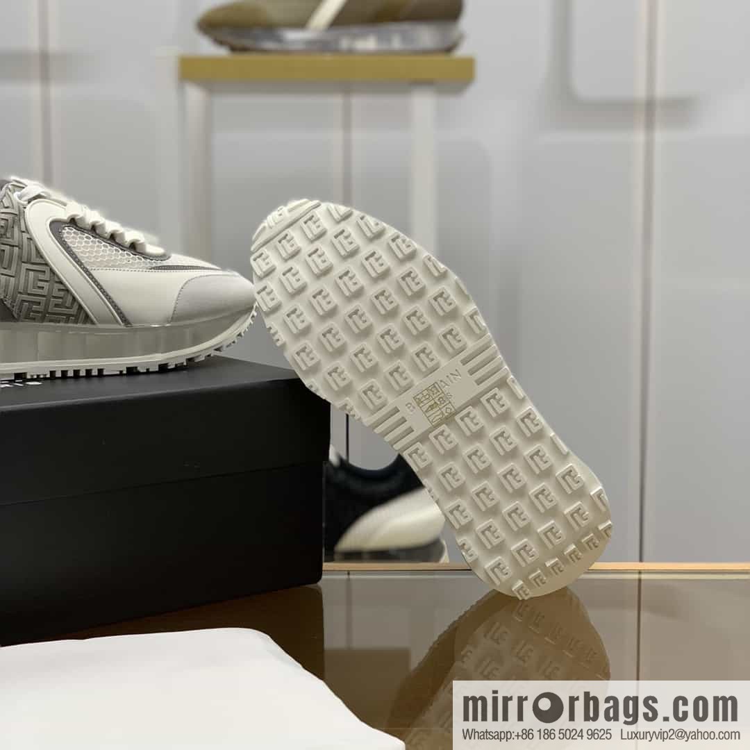 Givenchy Givenchy, made of calfskin ➕ polyester waterproof fabric ➕ velvet leather three materials patchwork men's casual sneakers