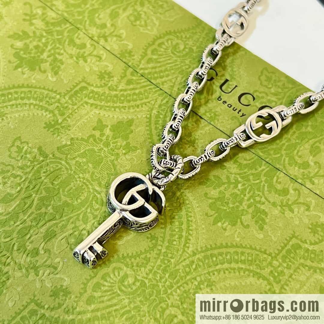 New Gucci Gucci double G key 🔑 necklace