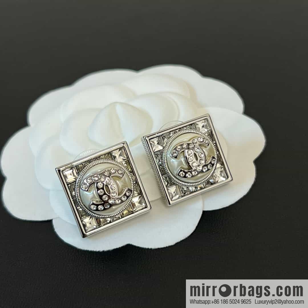 New ☑️ Chanel c1 double c square diamond stud earrings