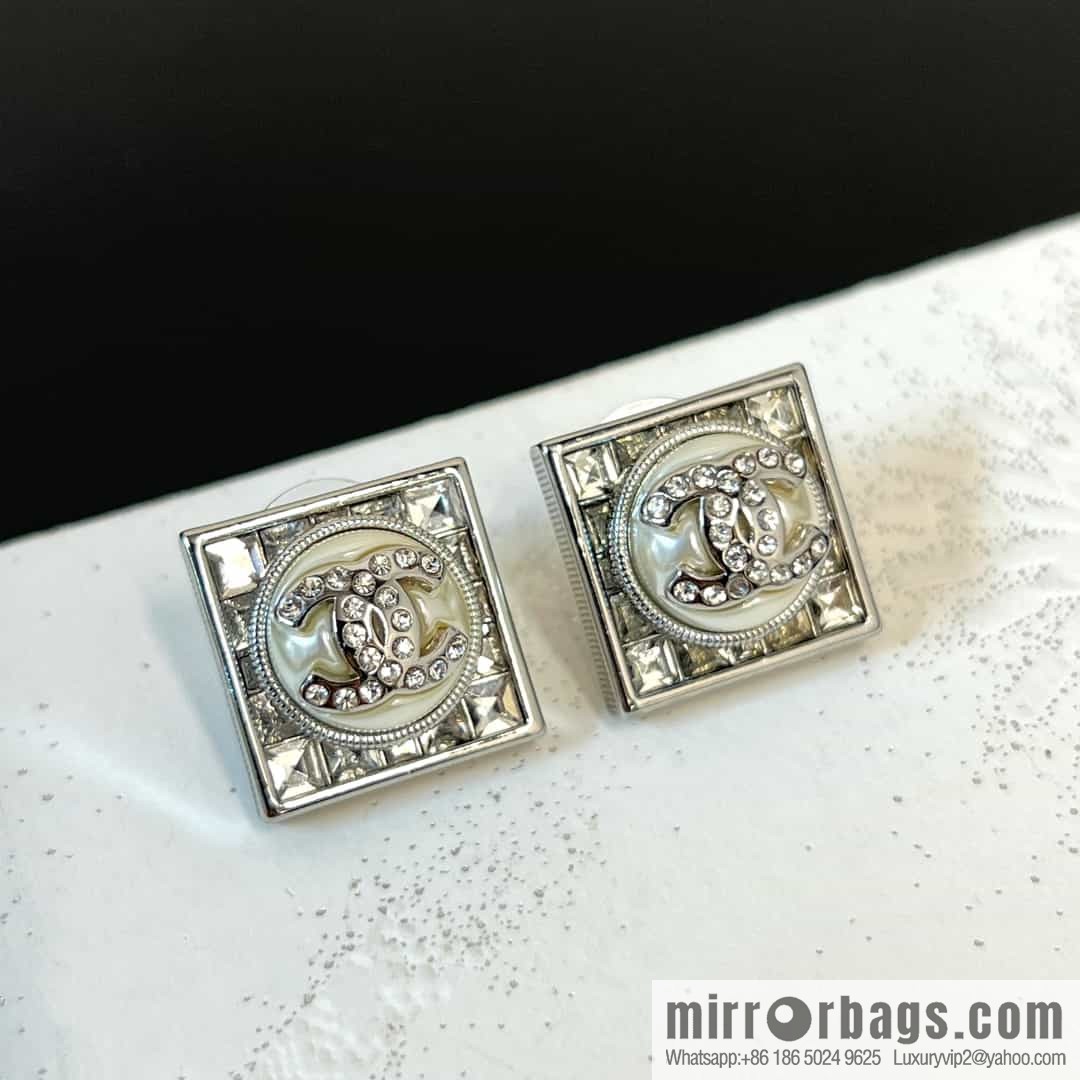 New ☑️ Chanel c1 double c square diamond stud earrings