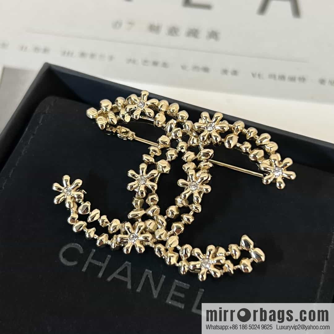 New ☑️ Chanel double c gold flower brooch