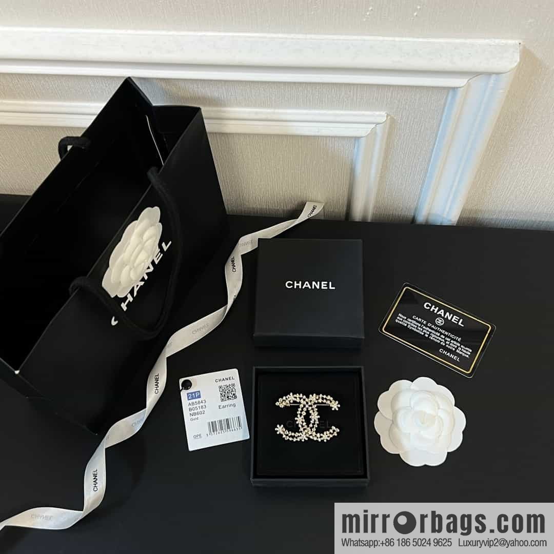 New ☑️ Chanel double c gold flower brooch