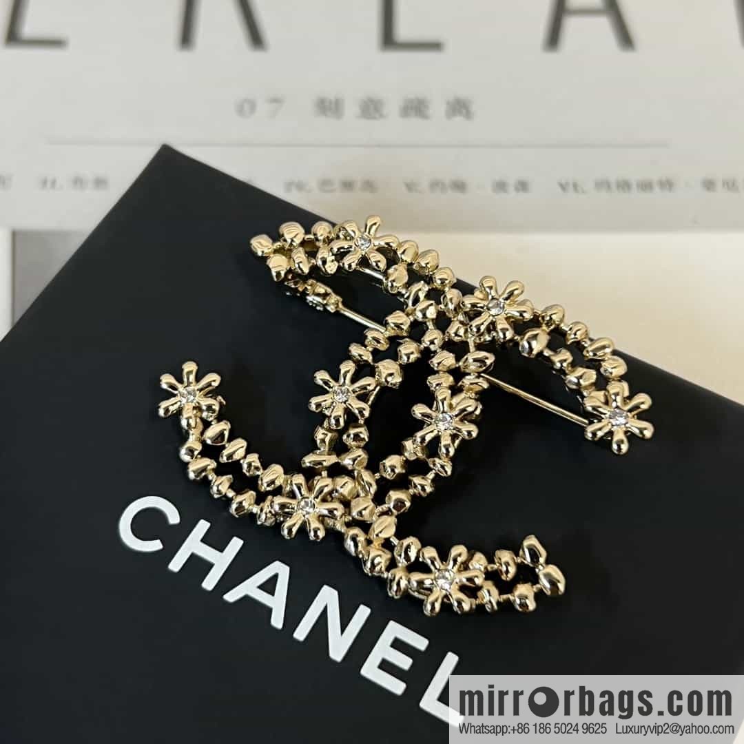 New ☑️ Chanel double c gold flower brooch