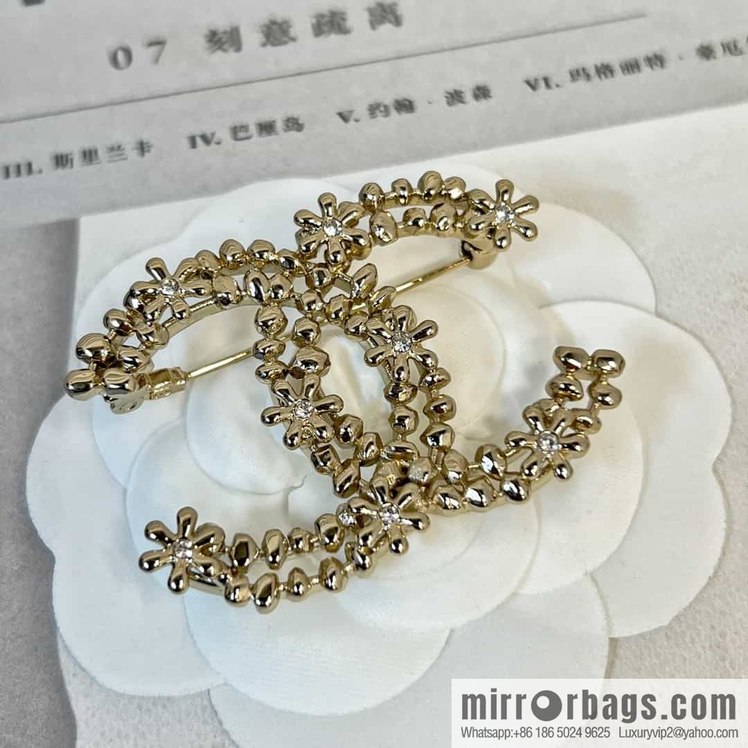 New ☑️ Chanel double c gold flower brooch