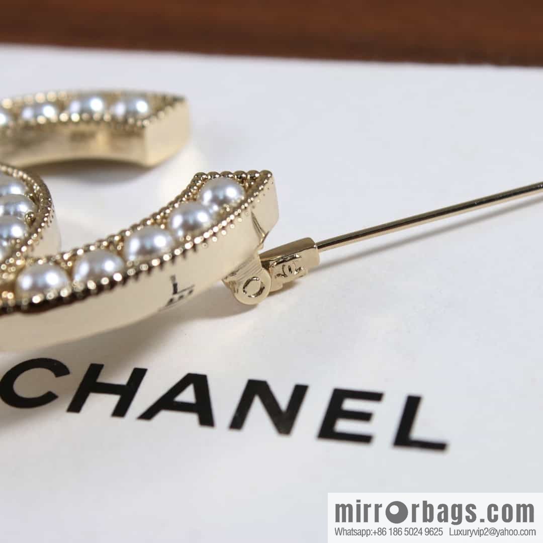 New ☑️ Chanel Double C Pearl Brooch