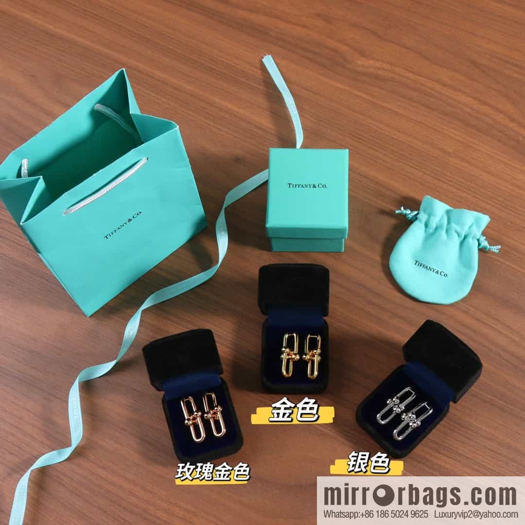 New ☑️ TIFFANY & Co. Tiffany HardWear series double ring horseshoe buckle earrings
