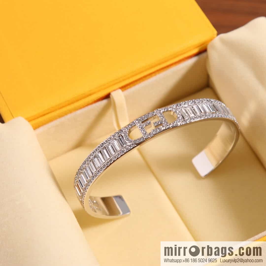 New FENDI Fendi square diamond hollow letter bracelet bracelet