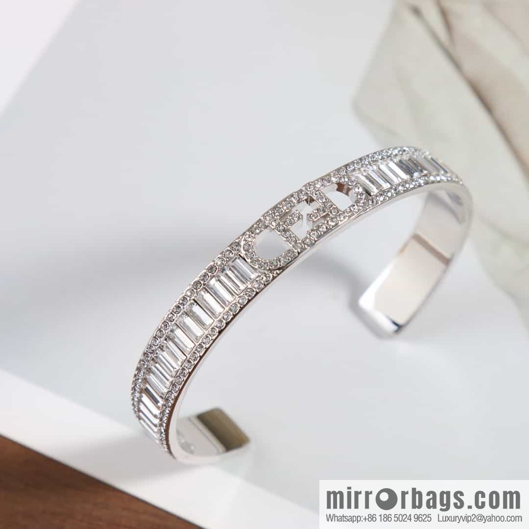 New FENDI Fendi square diamond hollow letter bracelet bracelet