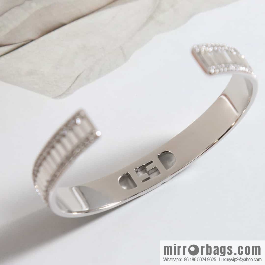 New FENDI Fendi square diamond hollow letter bracelet bracelet