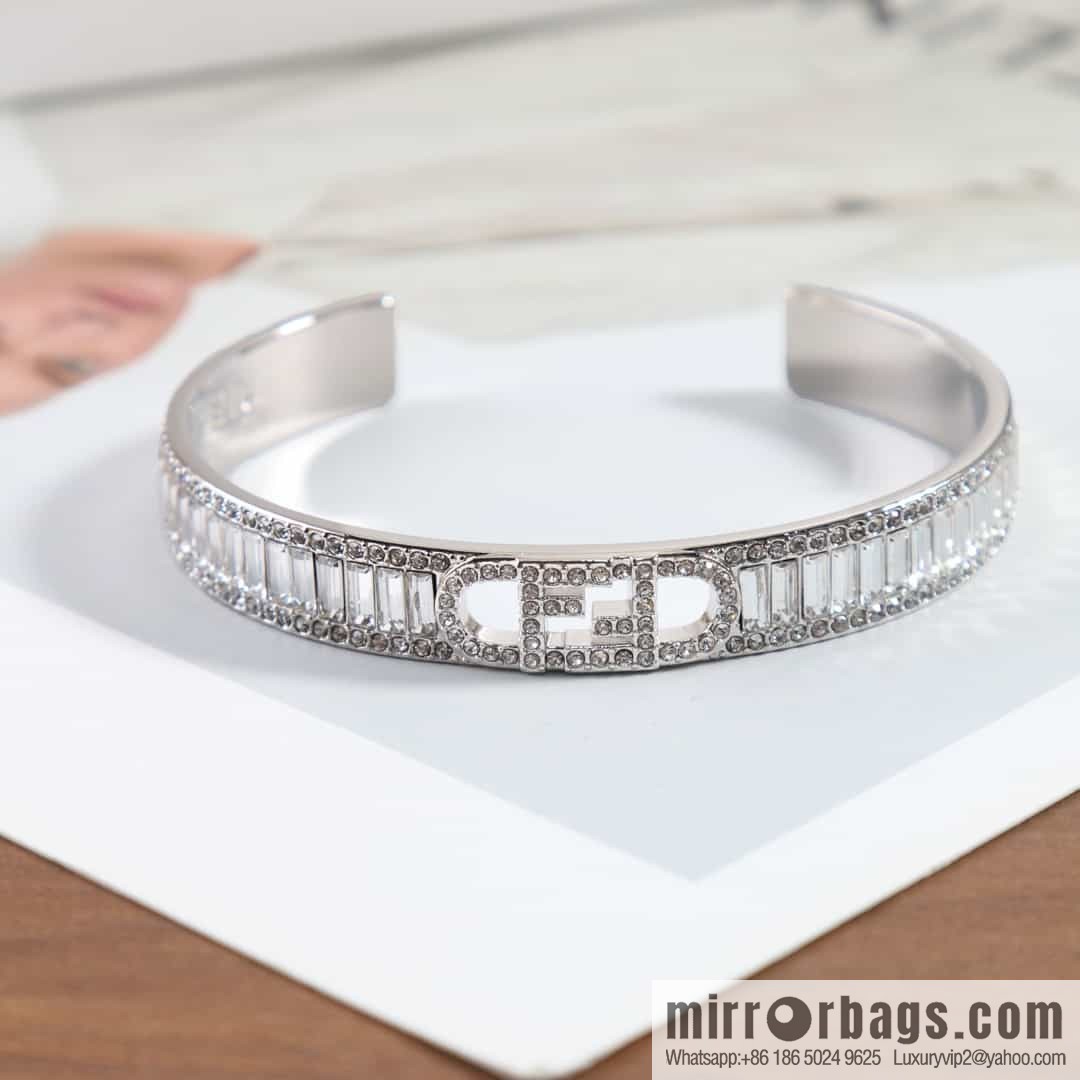 New FENDI Fendi square diamond hollow letter bracelet bracelet