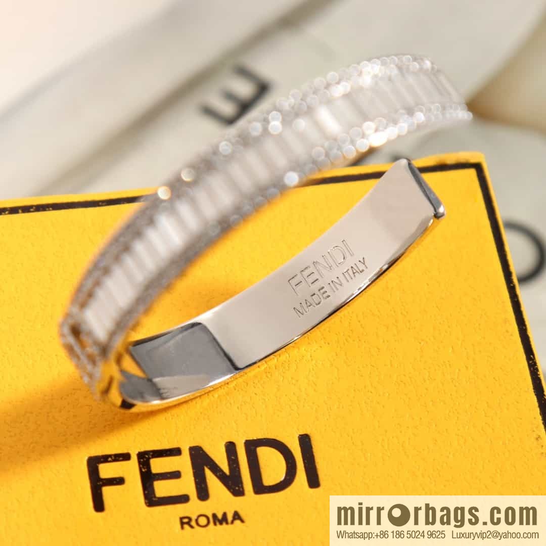 New FENDI Fendi square diamond hollow letter bracelet bracelet