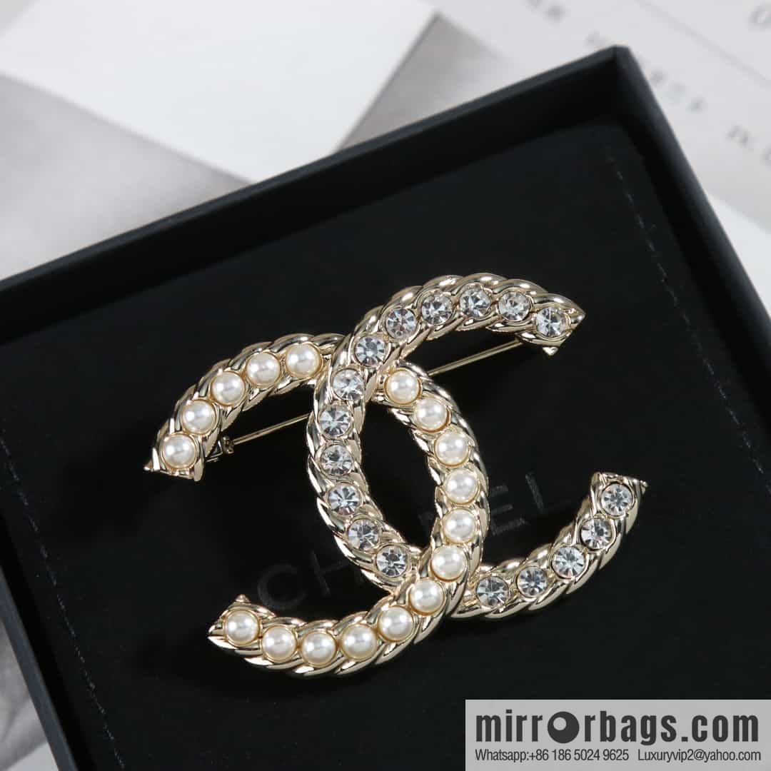 New ☑️ Chanel Double C Half Pearl Half Diamond Brooch