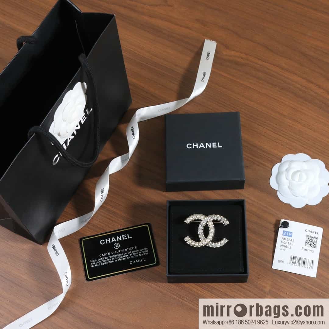 New ☑️ Chanel Double C Half Pearl Half Diamond Brooch