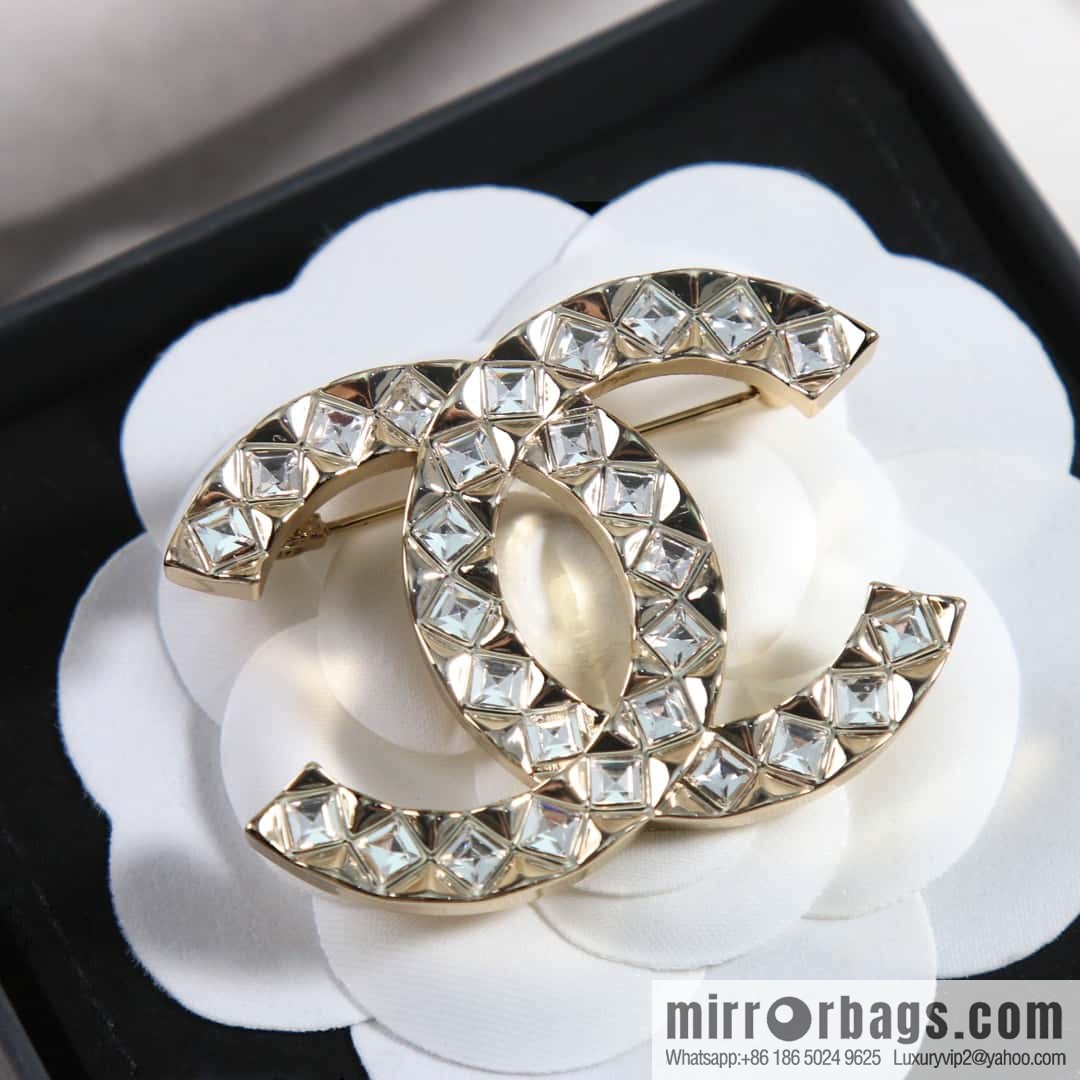 New ☑️ Chanel Double C Square Diamond Brooch