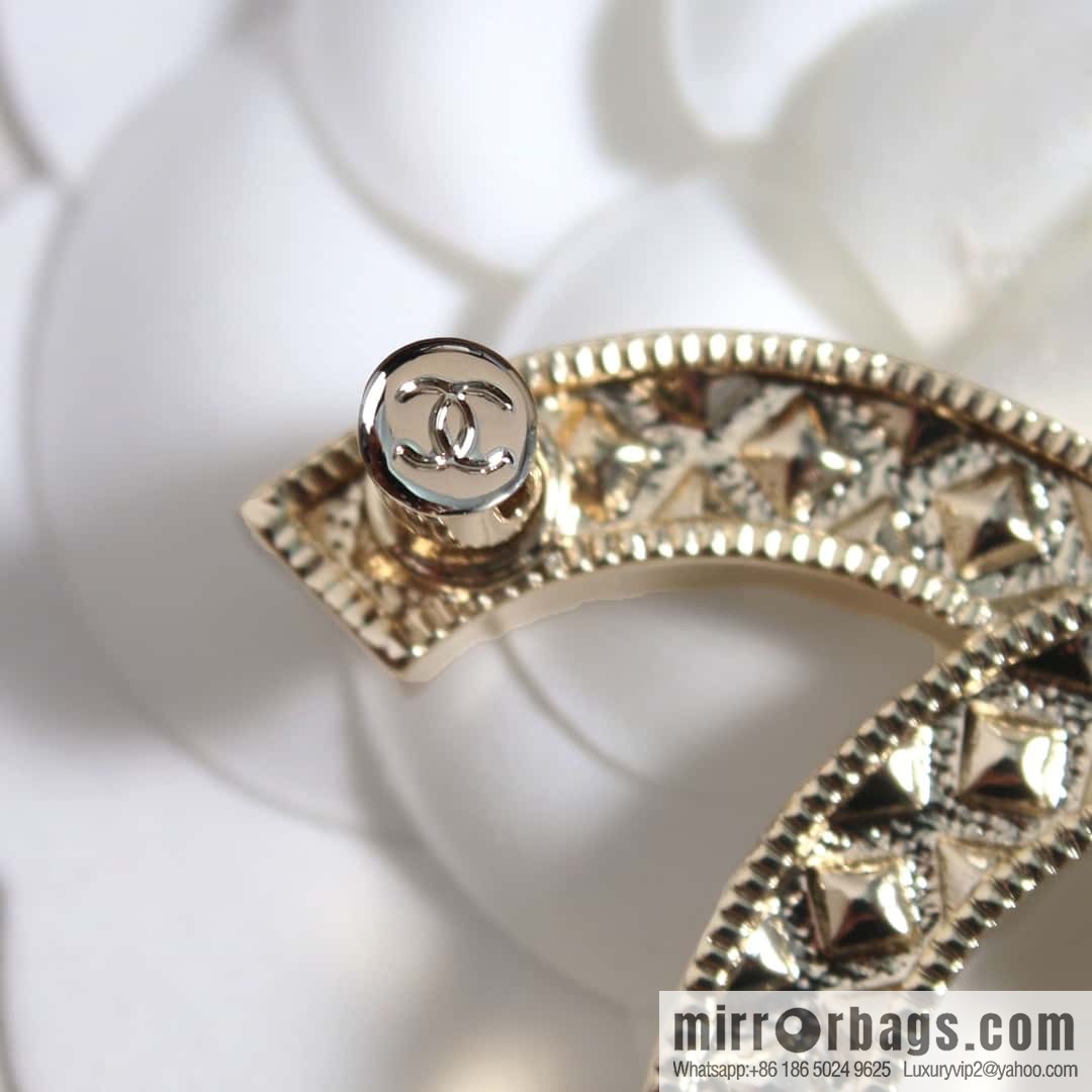 New ☑️ Chanel Double C Square Diamond Brooch