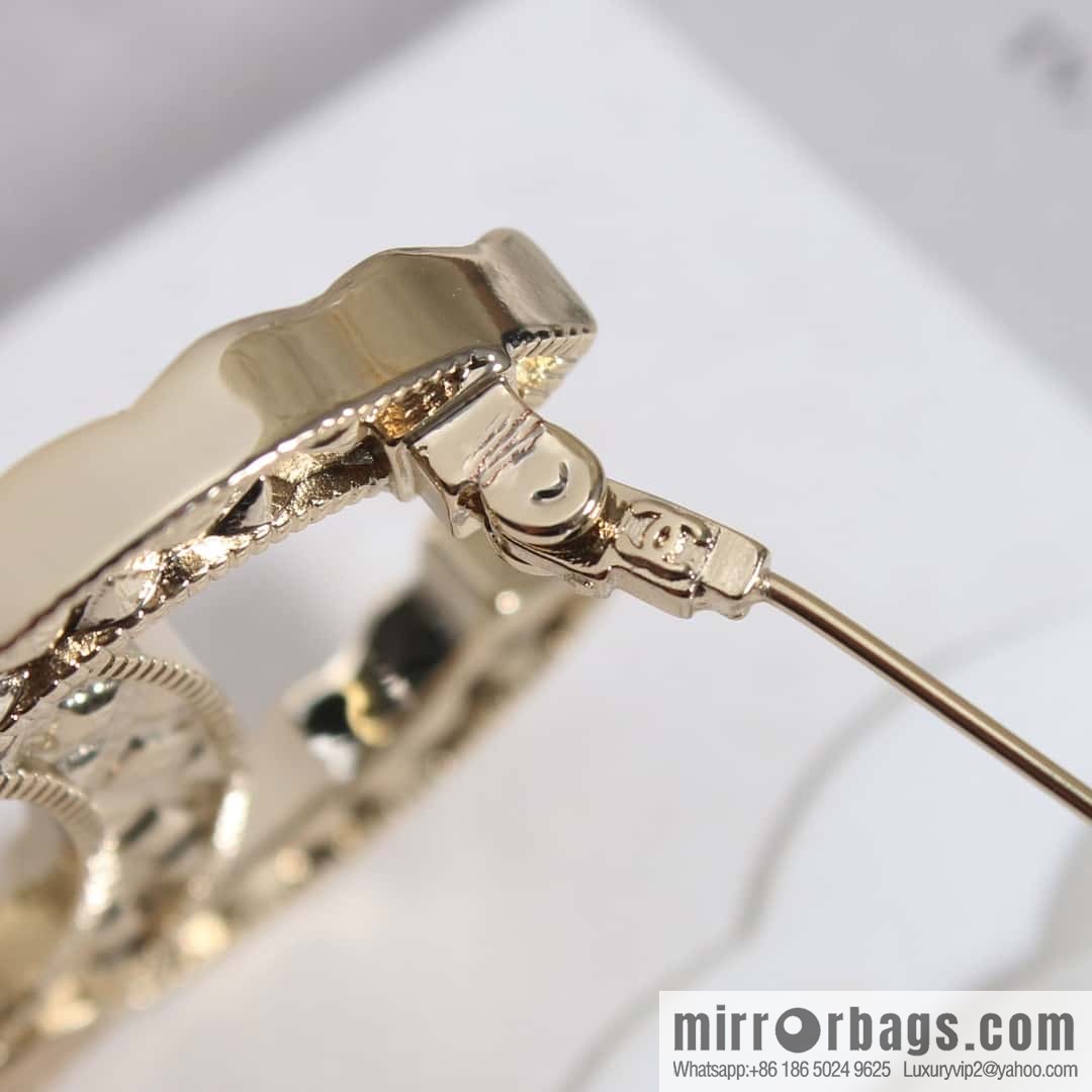 New ☑️ Chanel Double C Square Diamond Brooch