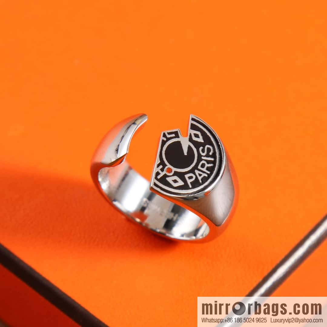HERMES Carrousel Horse Head Ring, Chain