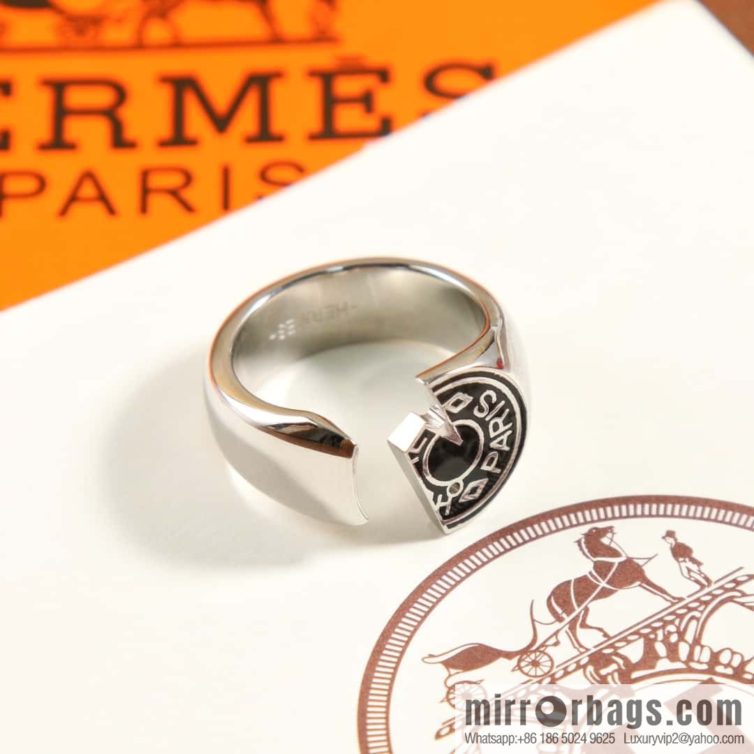 HERMES Carrousel Horse Head Ring, Chain