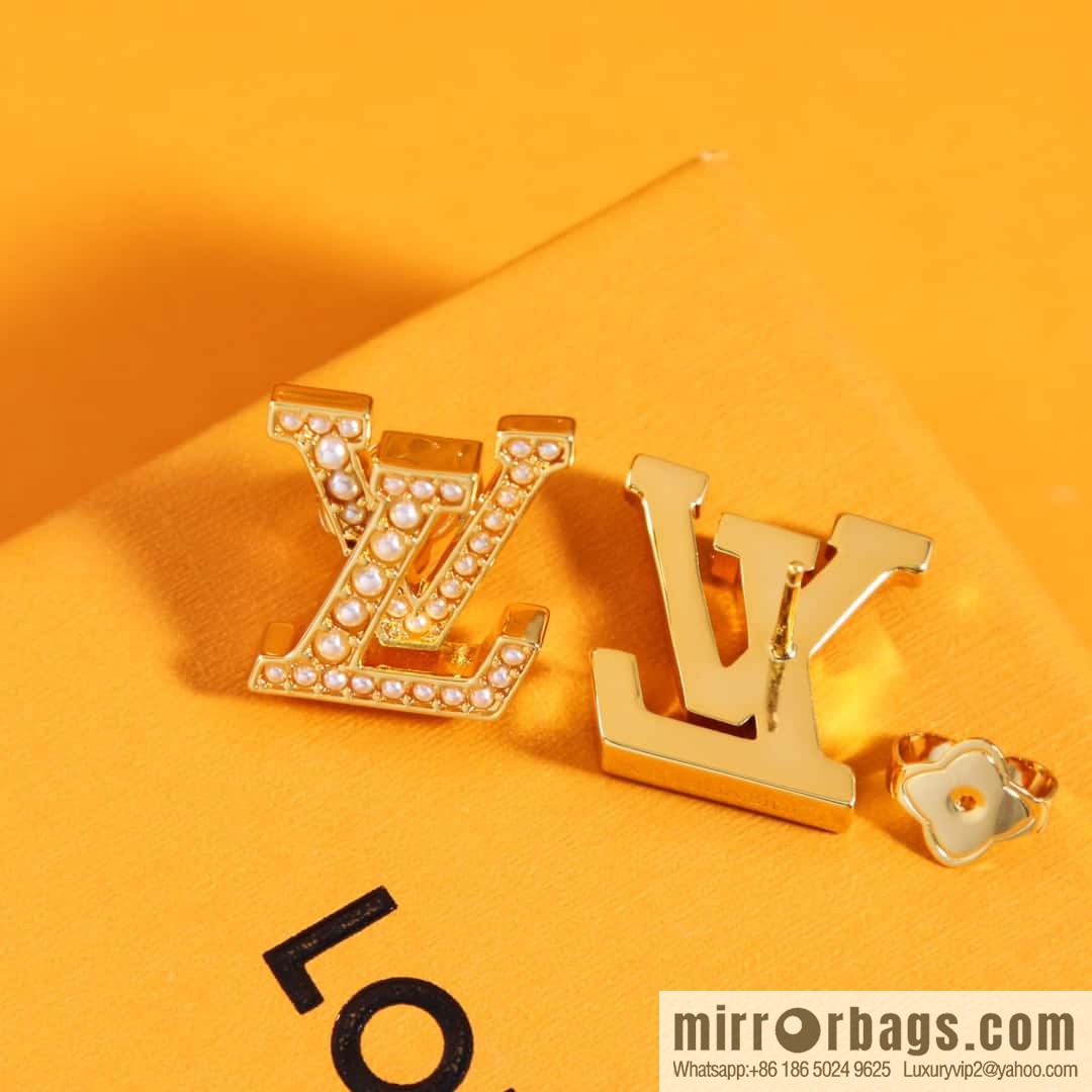 Louis Vuitton Louis Vuitton LV ICONIC PEARLS pearl letter stud earrings